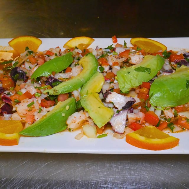 Ceviche Campechano.